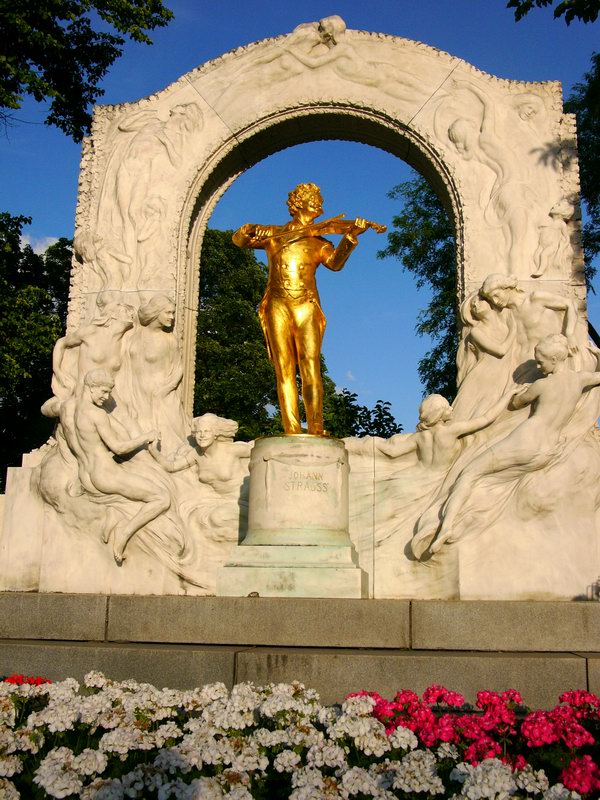 Estátua dourada de Johann Strauss