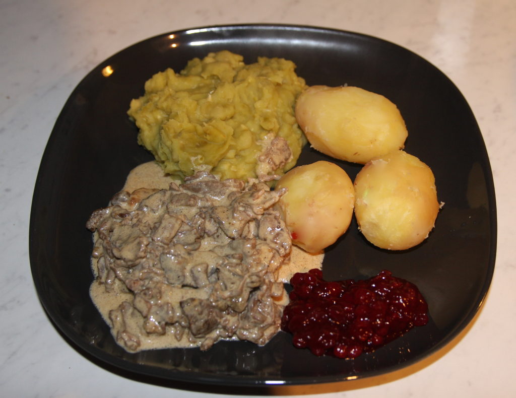 Finnbiff, ensopado de carne de rena