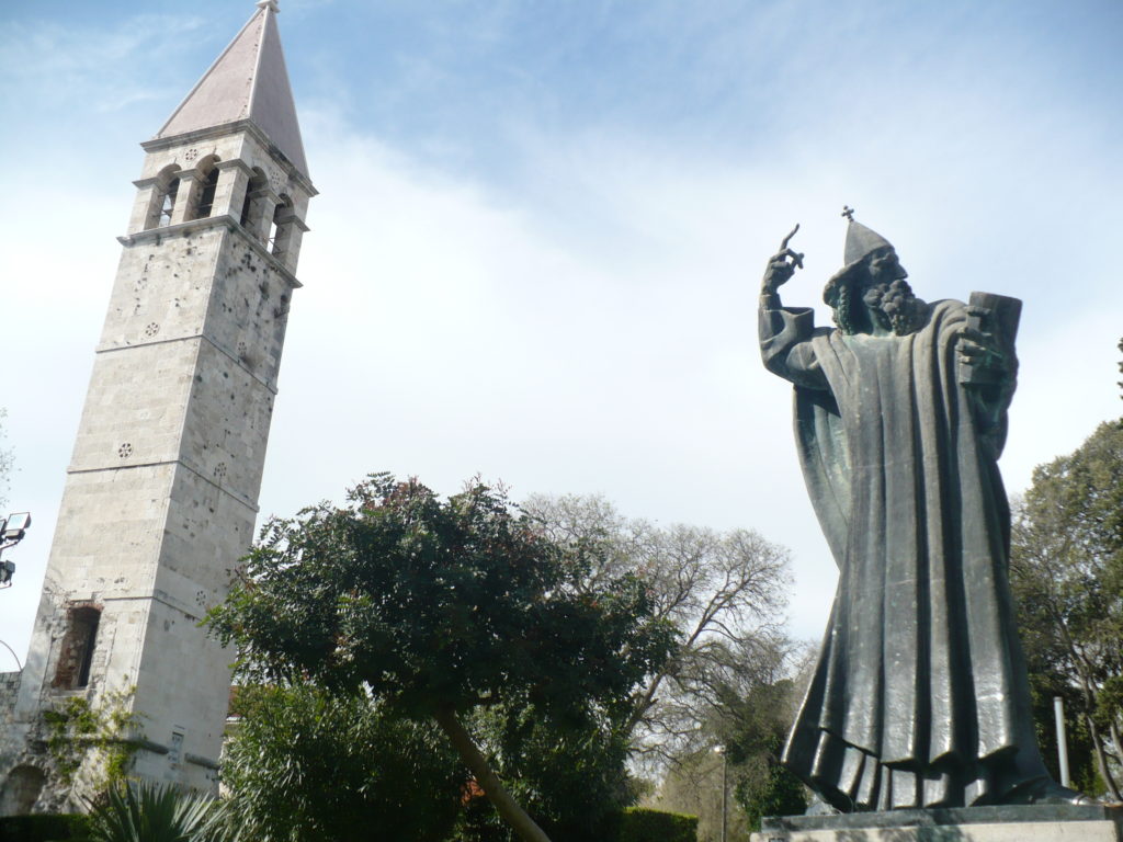 Estátua de Grgur Ninski